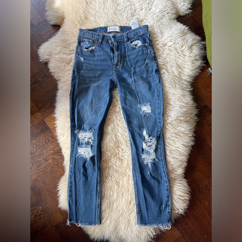 Abercrombie & Fitch A&f mom Jean size 26 distressed stretch jean raw hem